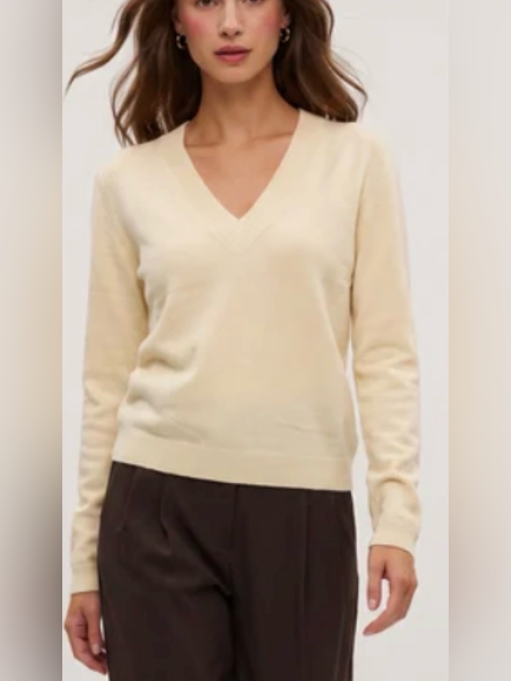 New York & Co. Cream or Ivory Light Weight V-Neck Sweater